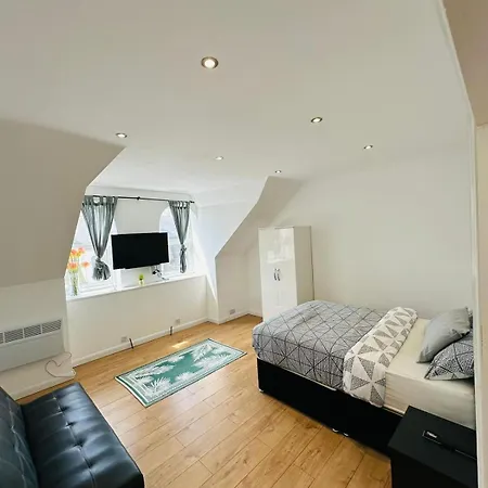 Penthouse Newquay, 2 Min From Clubs And Apartment